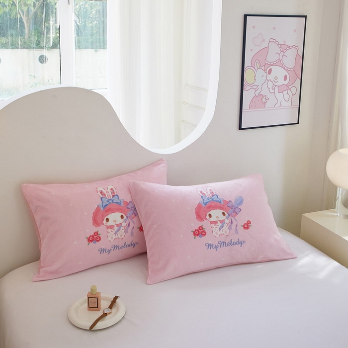 91家纺网 家纺一手货源 找家纺 蘭菲家纺 2024新款牛奶绒卡通三丽鸥单品枕套 呆萌