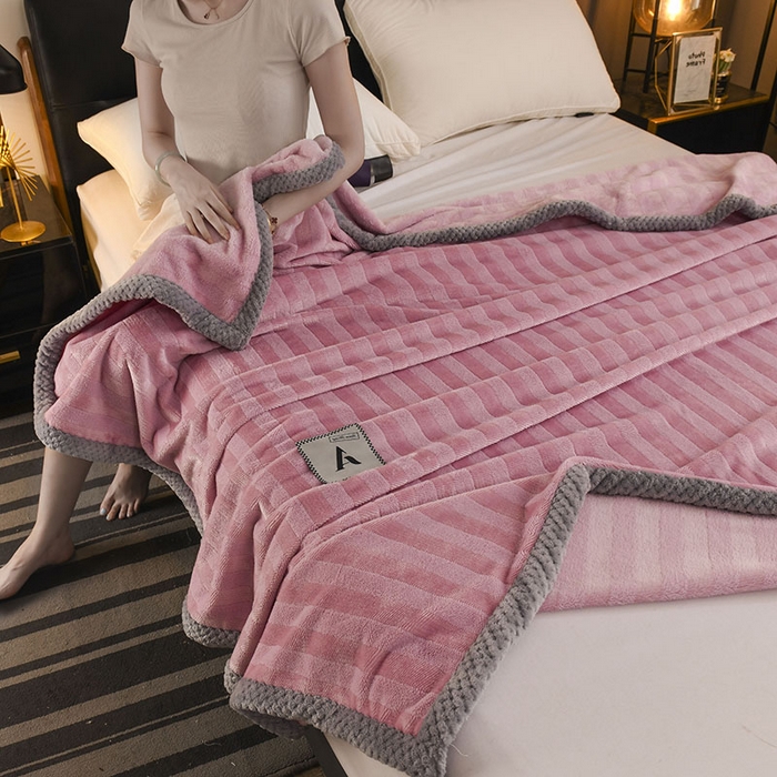 91家纺网 家纺一手货源 找家纺 恋绒家纺 2025新款双面绒休闲毛毯多功能毛毯牛奶绒毯子法莱绒盖毯 彩贝绒-淡粉