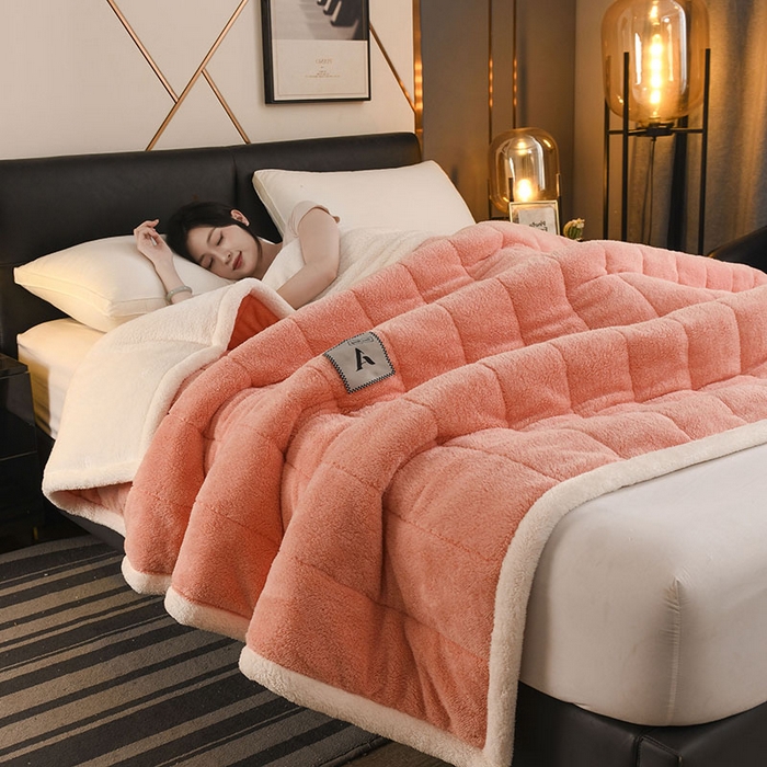 91家纺网 家纺一手货源 找家纺 恋绒家纺 2025新款加厚三层毛毯被牛奶绒复合毯子夹棉盖毯午睡毯子法莱绒毛毯 （亲肤绒-）-橘色