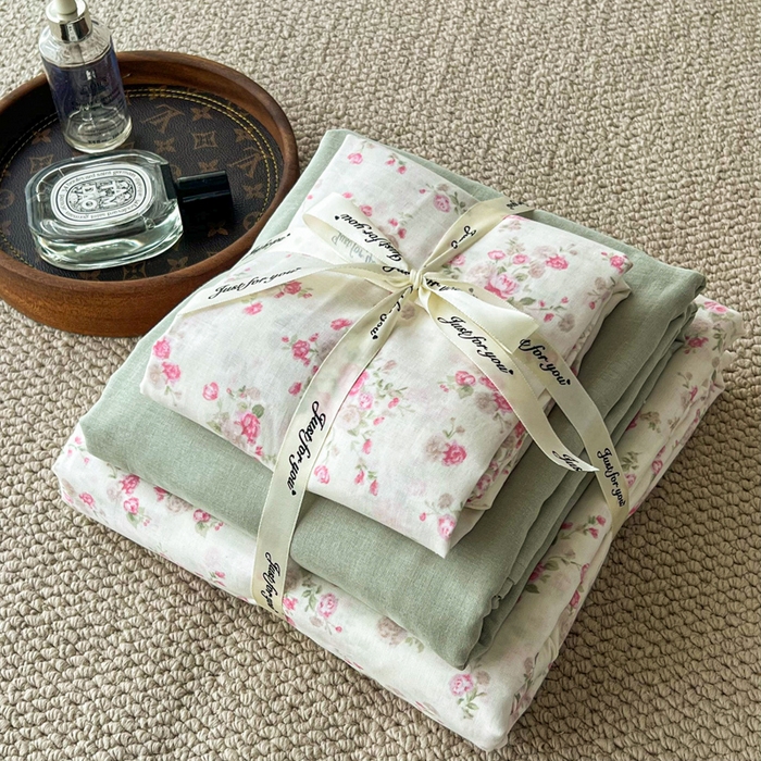 91家纺网 家纺一手货源 找家纺 一比一家纺 2025新款全棉母婴级抗菌有氧全棉双层纱亲肤全棉小清新印花三件套四件套 秀妍