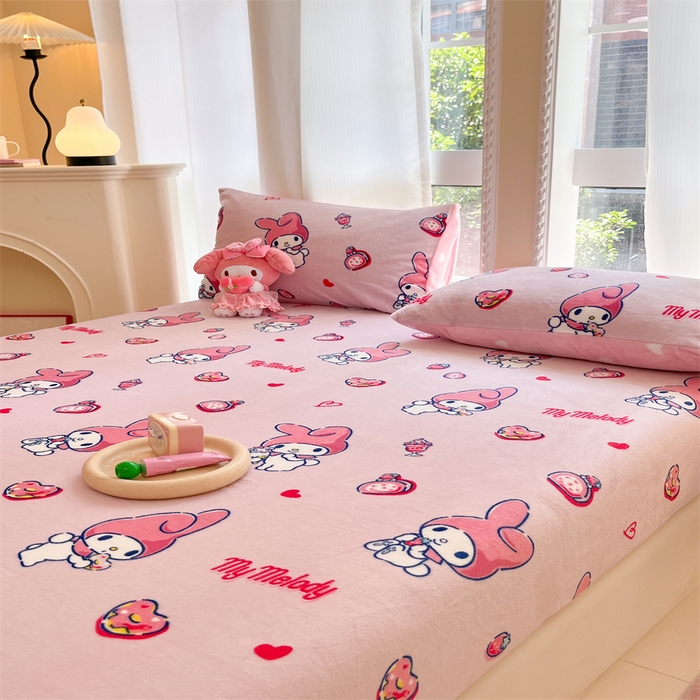 91家纺网 家纺一手货源 找家纺 博雅 2024新款三丽鸥牛奶绒小版床笠系列 牛奶绒小版-雪糕美乐蒂