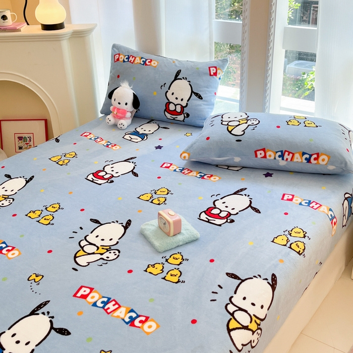 91家纺网 家纺一手货源 找家纺 博雅 2024新款三丽鸥牛奶绒小版床笠系列 牛奶绒小版-活力帕恰狗