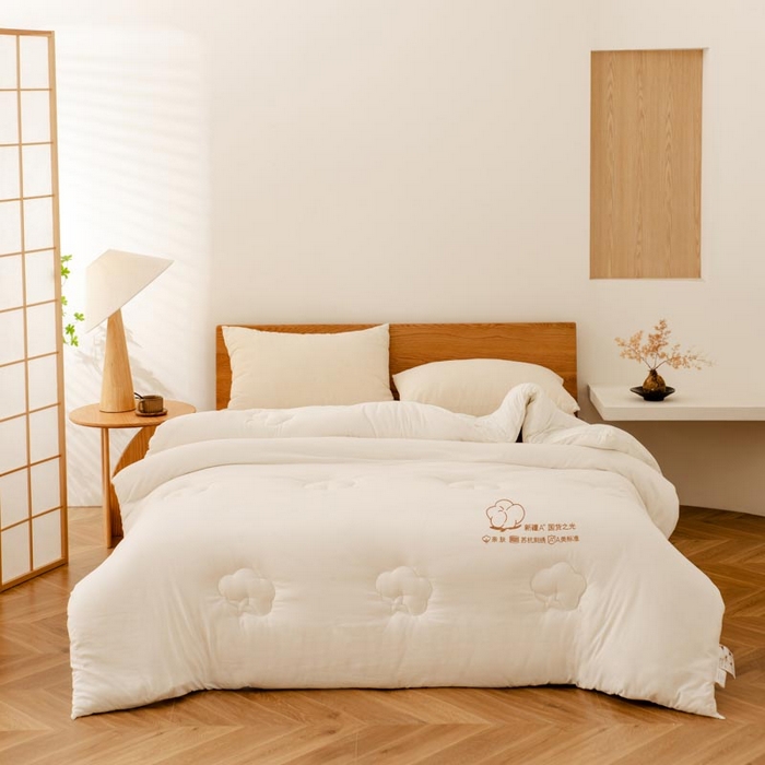 91家纺网 家纺一手货源 找家纺 2025新款A类刺绣新疆棉花被被子被芯 奶白