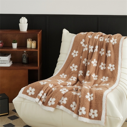 91家纺网 家纺一手货源 找家纺 （总）暖绵绵家纺 2025新款半边绒清新甜美碎花多功能毯-普利朵