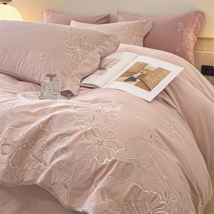 91家纺网 家纺一手货源 找家纺 艾莱家纺 2024新款A类新疆长绒棉加厚柔顺磨毛四件套-烂漫花开（风格二） 花开烂漫-玉豆沙