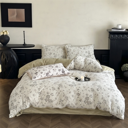 91家纺网 家纺一手货源 找家纺 三味舒屋 2025新款肌理印加提牛奶绒四件套-清雅 风格二 晓春漫漫