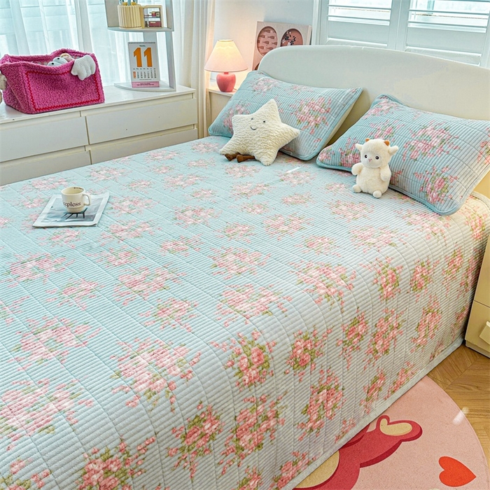 91家纺网 家纺一手货源 找家纺 梵朴 2024新款牛奶绒直角包边床盖 欧风花影-蓝