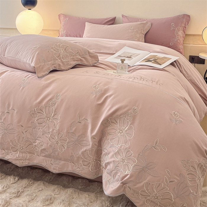 91家纺网 家纺一手货源 找家纺 艾莱家纺 2024新款A类新疆长绒棉加厚柔顺磨毛四件套-烂漫花开（风格二） 花开烂漫-玉豆沙