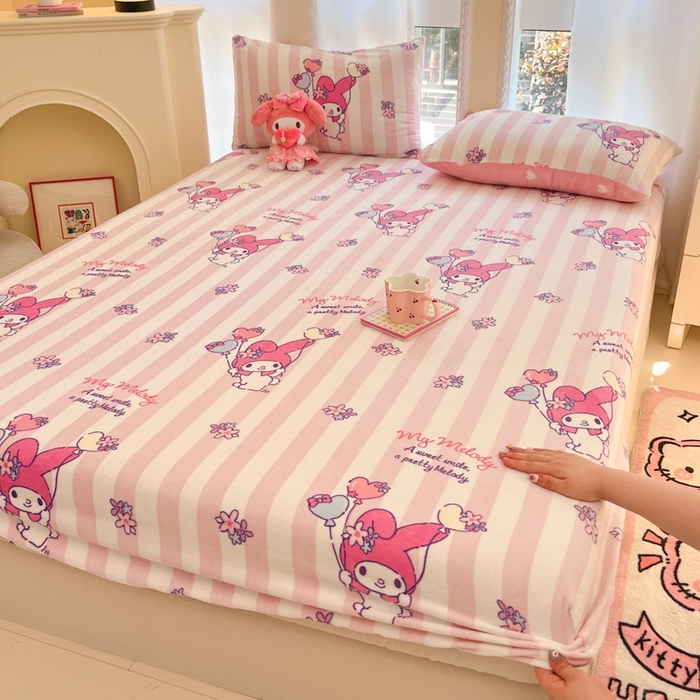 91家纺网 家纺一手货源 找家纺 博雅 2024新款三丽鸥牛奶绒小版床笠系列 牛奶绒小版-气球美乐蒂