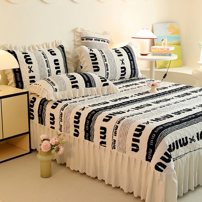 91家纺网 家纺一手货源 找家纺 （总）金盛皇朝家纺 2024秋冬新品高克重牛奶绒夹棉花边床盖系列