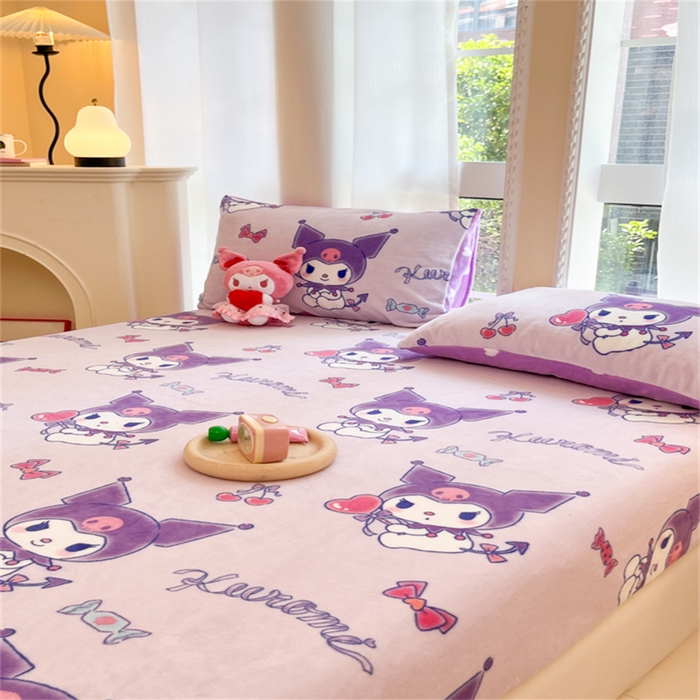 91家纺网 家纺一手货源 找家纺 博雅 2024新款三丽鸥牛奶绒小版床笠系列 牛奶绒小版-新紫色库洛米