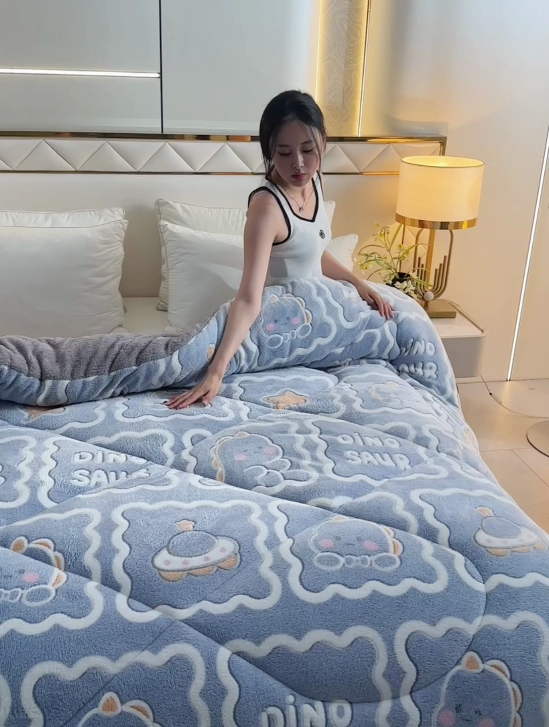 91家纺网 家纺一手货源 找家纺 南北家居 2024新款AB版雪花绒羊羔绒冬被被子被芯 恐龙战队