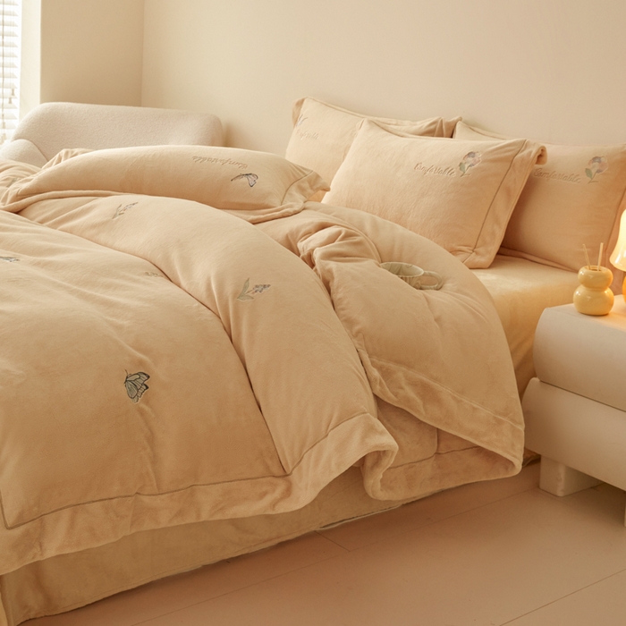 91家纺网 家纺一手货源 找家纺 新方向 2025新款全消光A类刺绣牛奶绒四件套-悦动 悦动-香槟