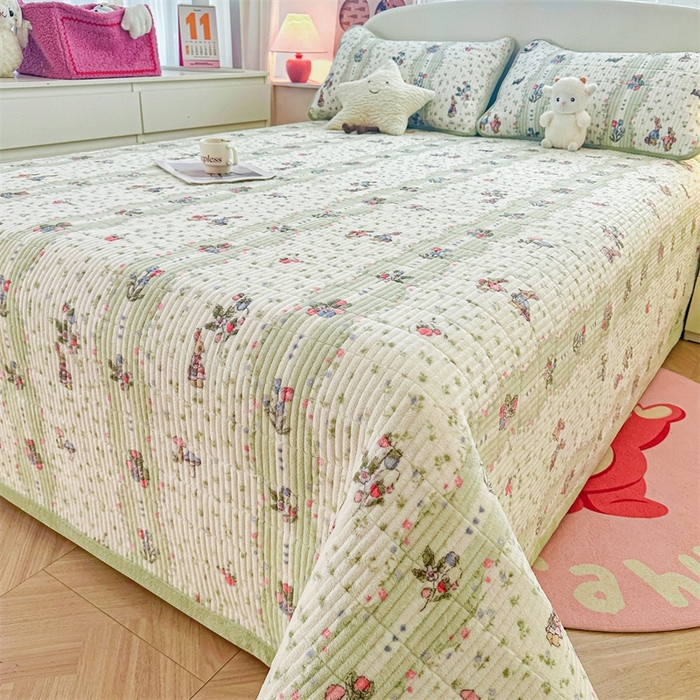 91家纺网 家纺一手货源 找家纺 梵朴 2024新款牛奶绒直角包边床盖 花开花兔-绿