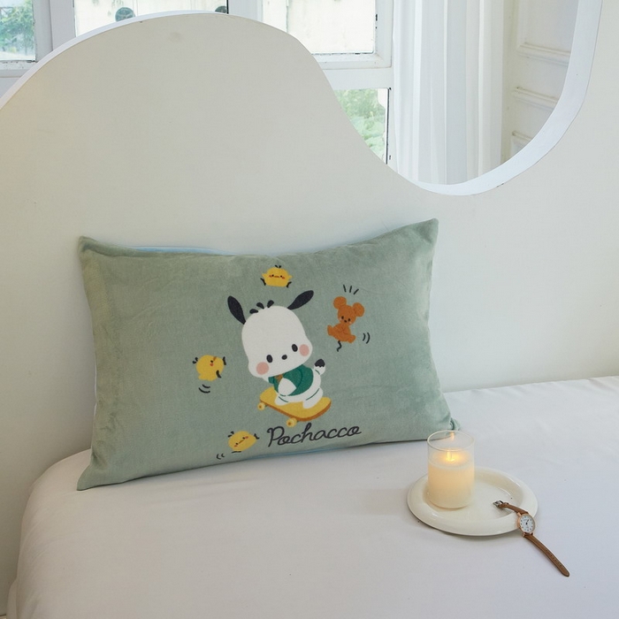 91家纺网 家纺一手货源 找家纺 蘭菲家纺 2024新款牛奶绒卡通三丽鸥单品枕套 滑板恰恰