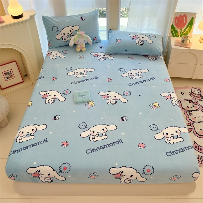 91家纺网 家纺一手货源 找家纺 博雅 2024新款三丽鸥牛奶绒小版床笠系列 牛奶绒小版-蛋糕玉桂狗