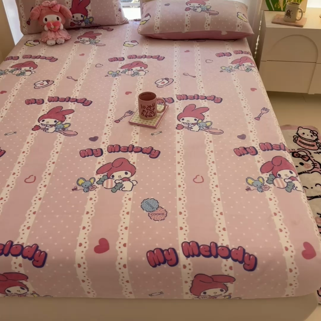 91家纺网 家纺一手货源 找家纺 博雅 2024新款三丽鸥牛奶绒小版床笠系列 牛奶绒小版-贪吃美乐蒂