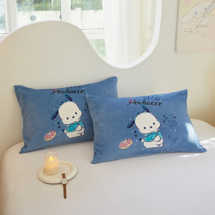 91家纺网 家纺一手货源 找家纺 蘭菲家纺 2024新款牛奶绒卡通三丽鸥单品枕套 恰恰.蓝