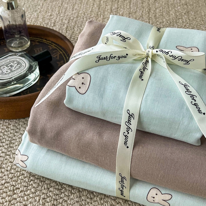 91家纺网 家纺一手货源 找家纺 一比一家纺 2025新款全棉母婴级抗菌有氧全棉双层纱亲肤全棉小清新印花三件套四件套 彼得兔