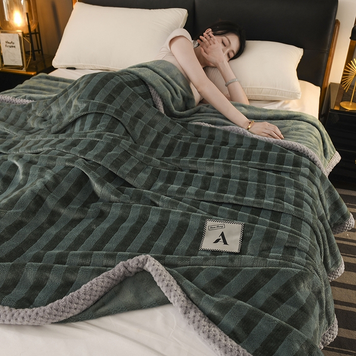 91家纺网 家纺一手货源 找家纺 恋绒家纺 2025新款双面绒休闲毛毯多功能毛毯牛奶绒毯子法莱绒盖毯 彩贝绒-墨绿