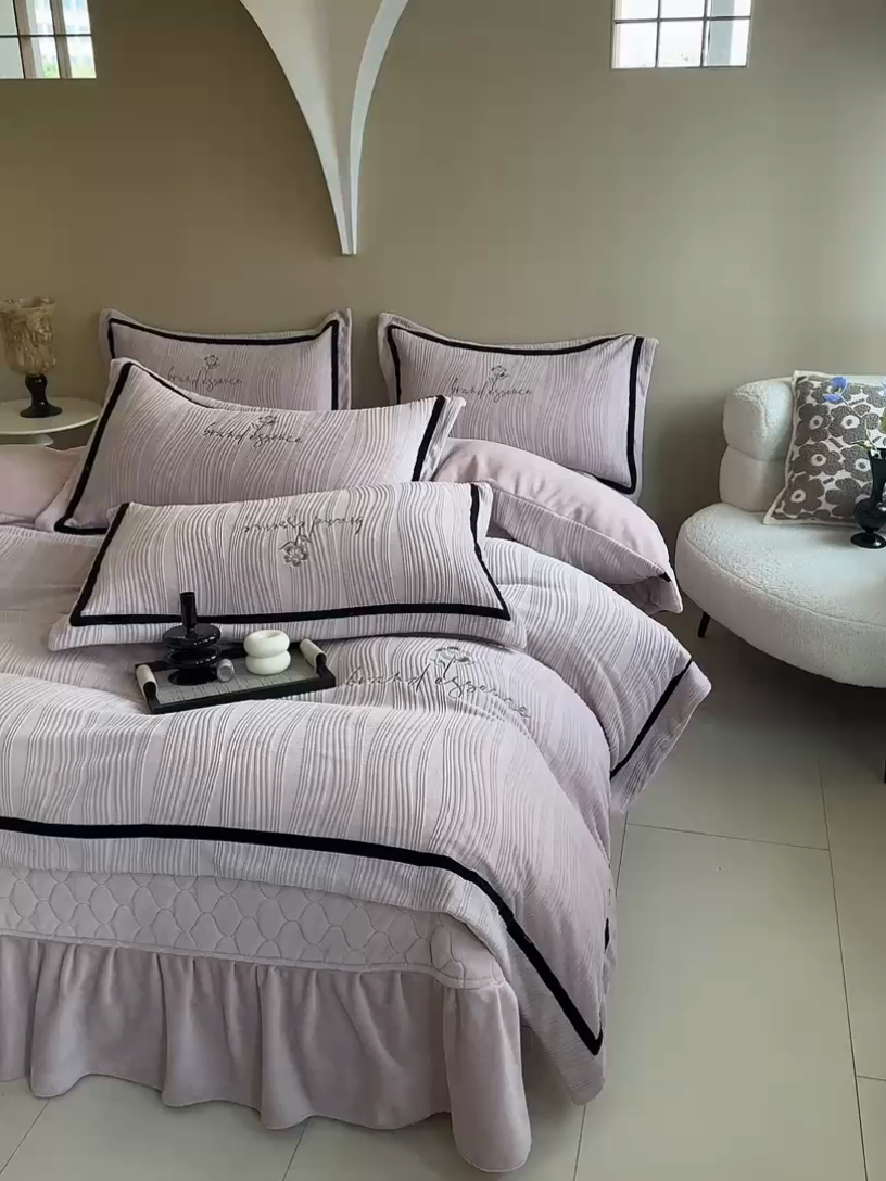 91家纺网 家纺一手货源 找家纺 舒梦琪家纺 2024新款雕花绒刺绣床盖款四件套 高山流水紫