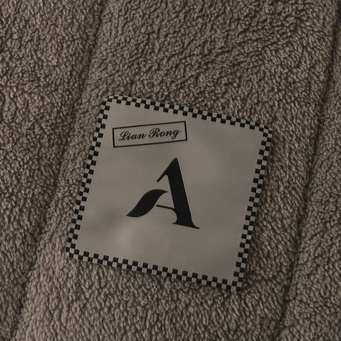 91家纺网 家纺一手货源 找家纺 恋绒家纺 2025新款加厚三层毛毯被牛奶绒复合毯子夹棉盖毯午睡毯子法莱绒毛毯 （亲肤绒-）-浅灰