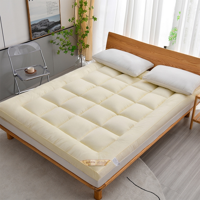 91家纺网 家纺一手货源 找家纺 预言家纺 2024新款3D磨毛羽丝绒羊羔绒床垫 米黄