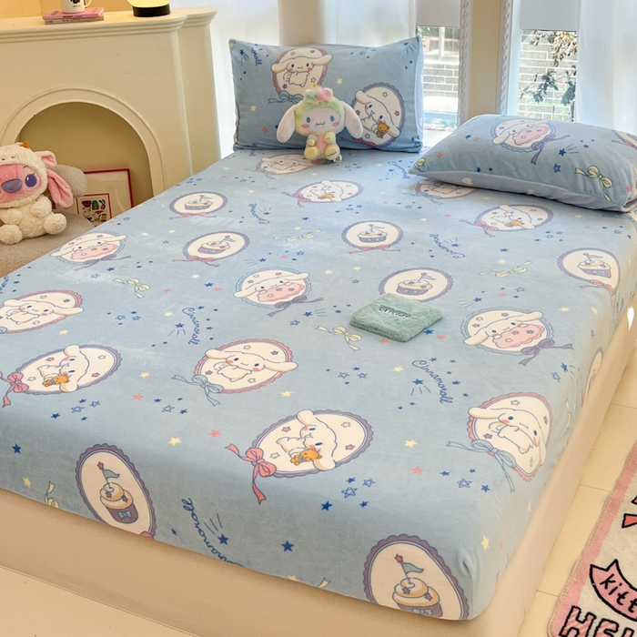 91家纺网 家纺一手货源 找家纺 博雅 2024新款三丽鸥牛奶绒小版床笠系列 牛奶绒小版-蓝色玉桂狗