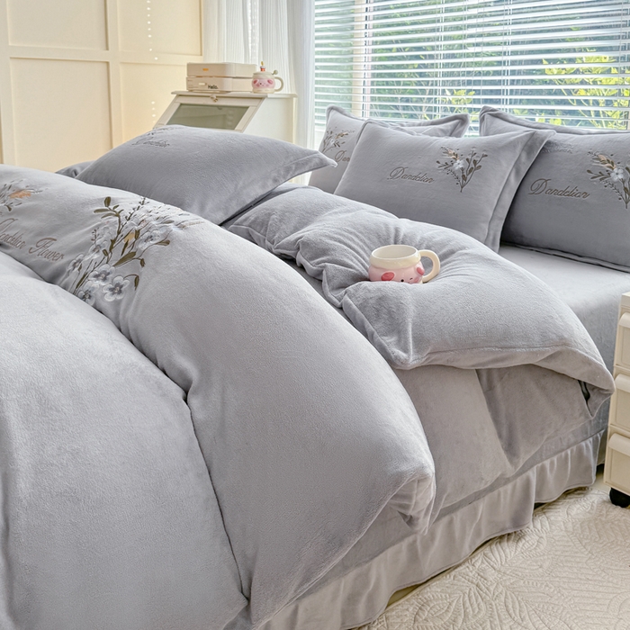 91家纺网 家纺一手货源 找家纺 金米诺 2024新款绣花牛奶绒四件套 麦穗-银灰