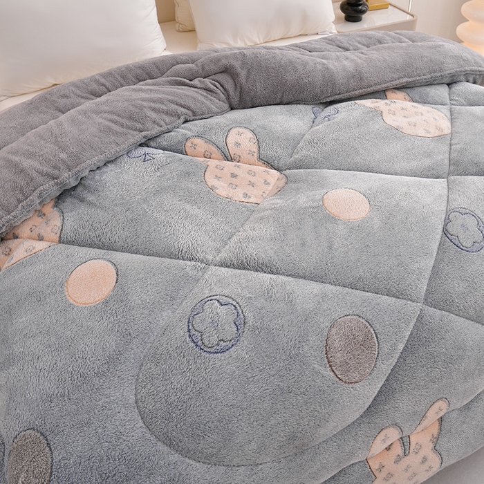 91家纺网 家纺一手货源 找家纺 南北家居 2024新款AB版雪花绒羊羔绒冬被被子被芯 比心兔兔