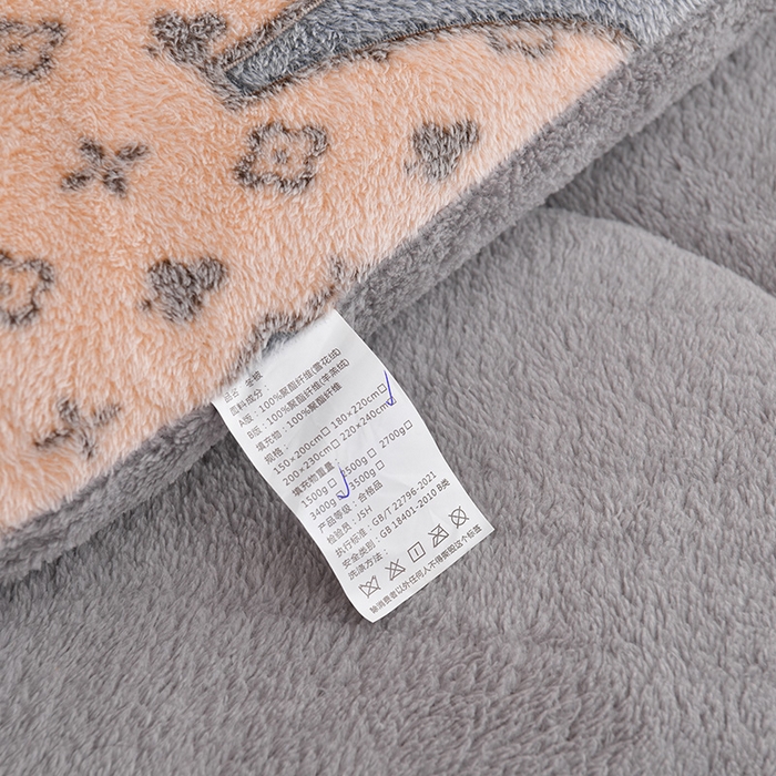 91家纺网 家纺一手货源 找家纺 南北家居 2024新款AB版雪花绒羊羔绒冬被被子被芯 比心兔兔