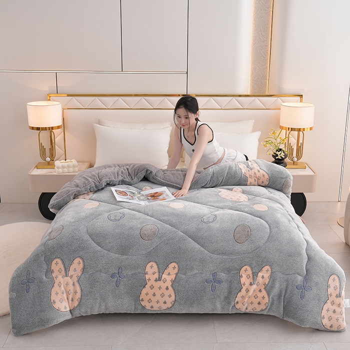 91家纺网 家纺一手货源 找家纺 南北家居 2024新款AB版雪花绒羊羔绒冬被被子被芯 比心兔兔