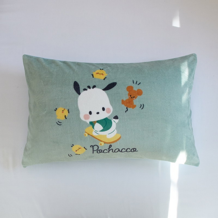 91家纺网 家纺一手货源 找家纺 蘭菲家纺 2024新款牛奶绒卡通三丽鸥单品枕套 滑板恰恰