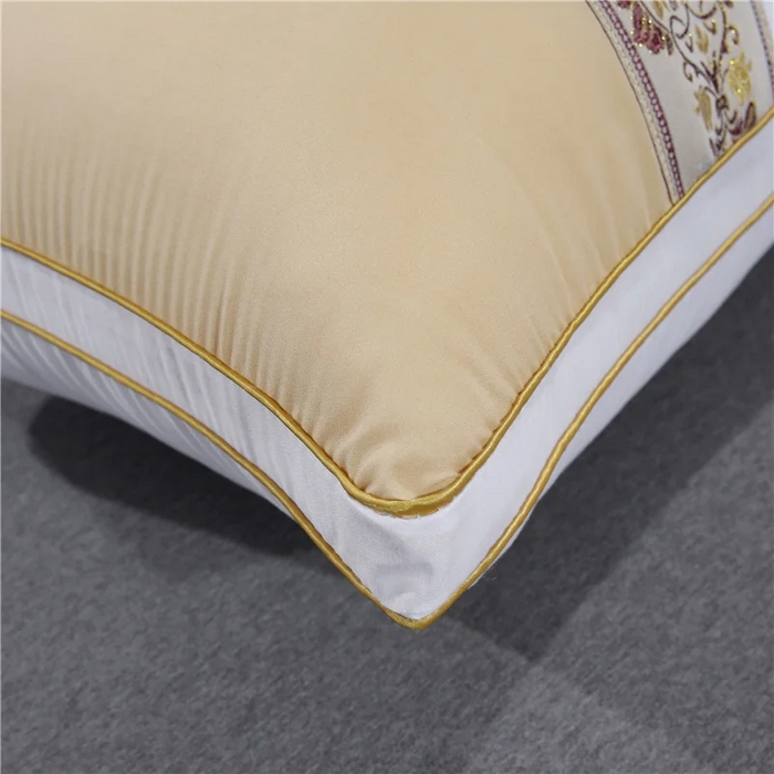 91家纺网 家纺一手货源 找家纺 佳尚枕芯 2025新款高端欧式酒店枕立体拼色刺绣羽丝绒酒店枕芯枕头 欧式浅黄48x74cm中枕