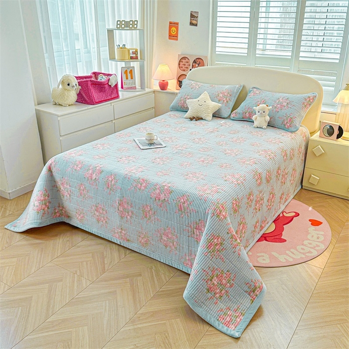 91家纺网 家纺一手货源 找家纺 梵朴 2024新款牛奶绒直角包边床盖 欧风花影-蓝