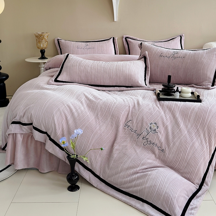 91家纺网 家纺一手货源 找家纺 舒梦琪家纺 2024新款雕花绒刺绣床盖款四件套 高山流水紫