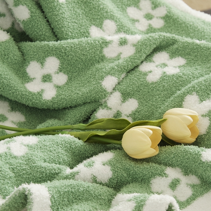 91家纺网 家纺一手货源 找家纺 暖绵绵家纺 2025新款半边绒清新甜美碎花多功能毯-普利朵 普利朵-绿色