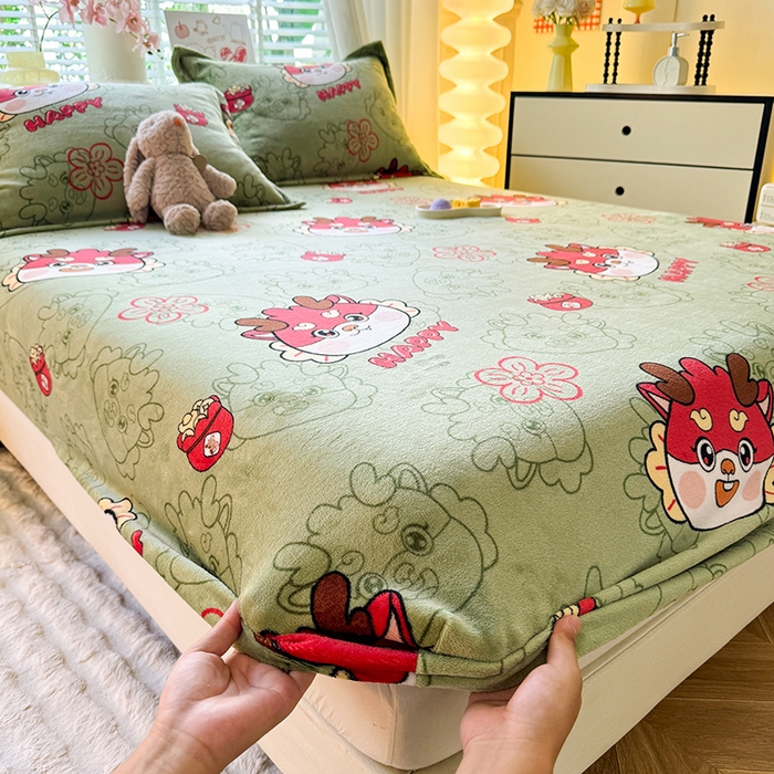 91家纺网 家纺一手货源 找家纺 妖妖家纺 2024新款200克牛奶绒单床笠 开心龙龙