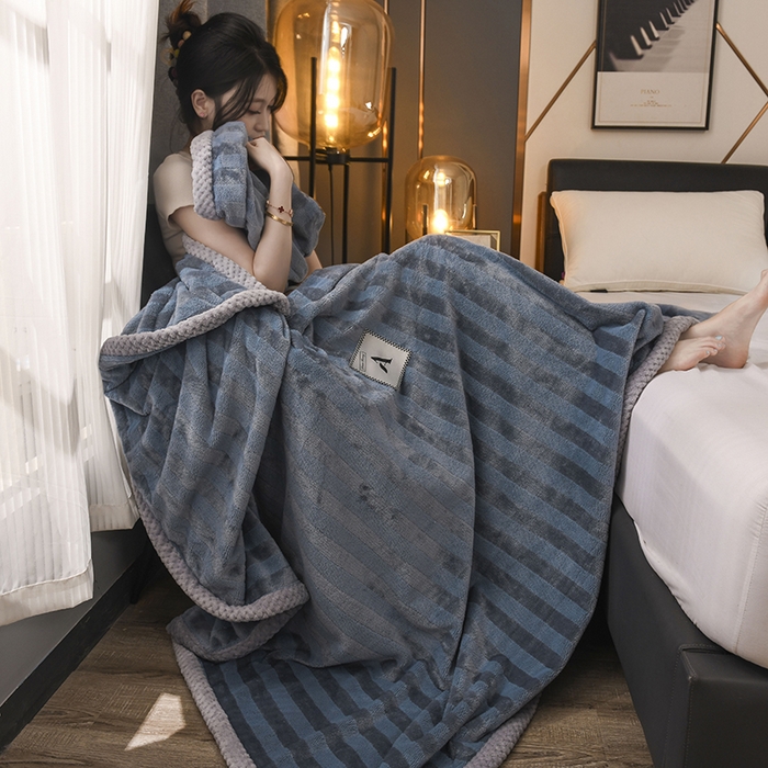 91家纺网 家纺一手货源 找家纺 恋绒家纺 2025新款双面绒休闲毛毯多功能毛毯牛奶绒毯子法莱绒盖毯 彩贝绒-雾蓝