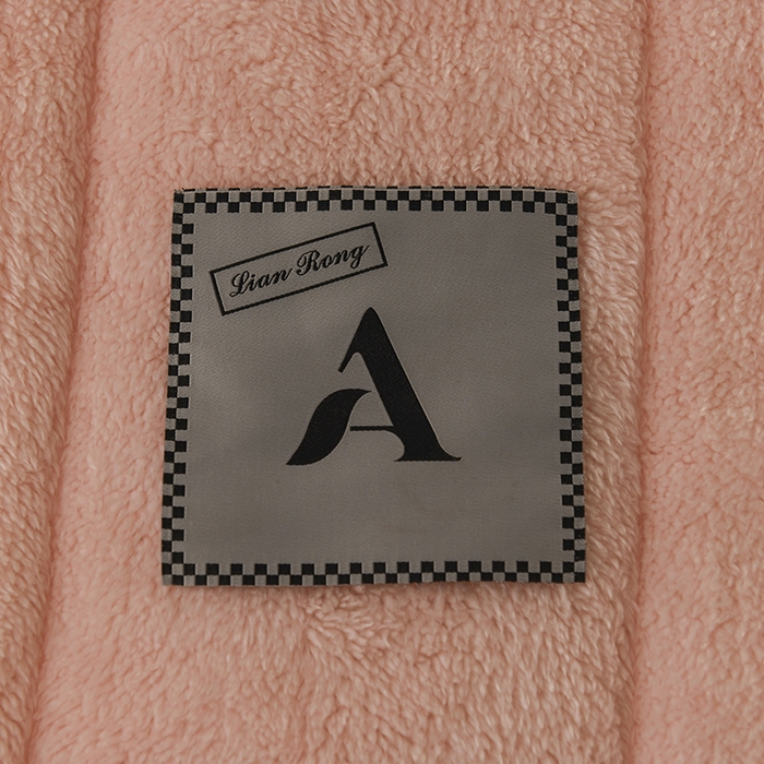 91家纺网 家纺一手货源 找家纺 恋绒家纺 2025新款加厚三层毛毯被牛奶绒复合毯子夹棉盖毯午睡毯子法莱绒毛毯 （亲肤绒-）-淡粉