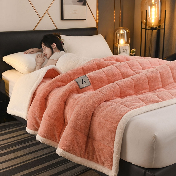 91家纺网 家纺一手货源 找家纺 恋绒家纺 2025新款加厚三层毛毯被牛奶绒复合毯子夹棉盖毯午睡毯子法莱绒毛毯 （亲肤绒-）-橘色