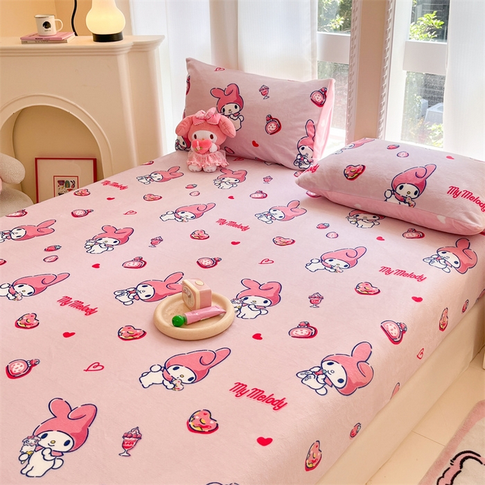 91家纺网 家纺一手货源 找家纺 博雅 2024新款三丽鸥牛奶绒小版床笠系列 牛奶绒小版-雪糕美乐蒂