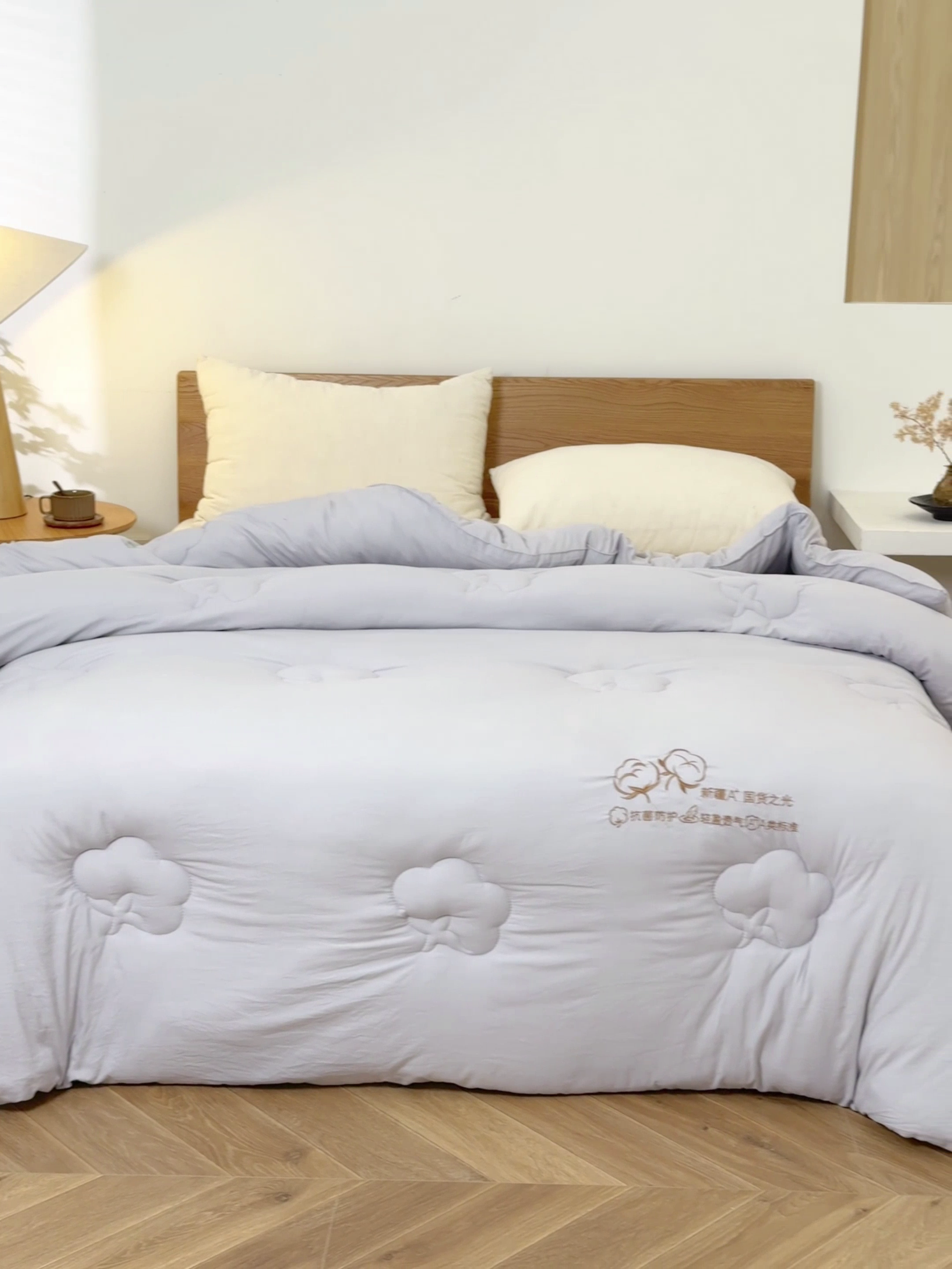 91家纺网 家纺一手货源 找家纺 2025新款A类刺绣新疆棉花被被子被芯 浅灰