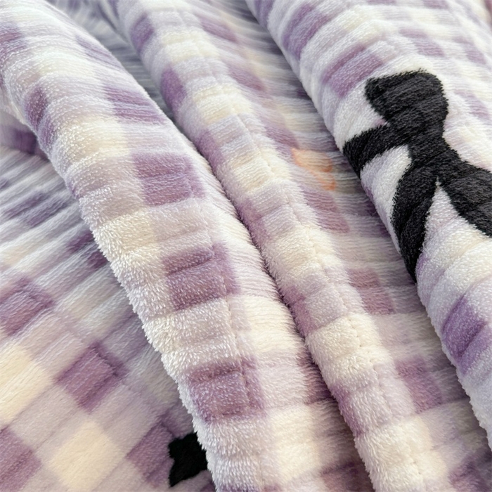 91家纺网 家纺一手货源 找家纺 梵朴 2024新款牛奶绒直角包边床盖 蝴蝶结紫