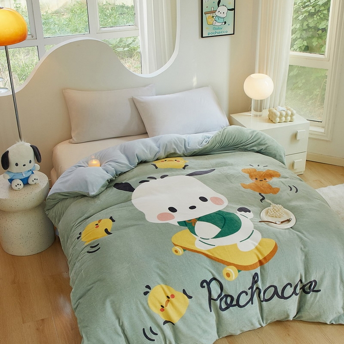 91家纺网 家纺一手货源 找家纺 蘭菲家纺 2024新款牛奶绒卡通三丽鸥单品被套 滑板恰恰