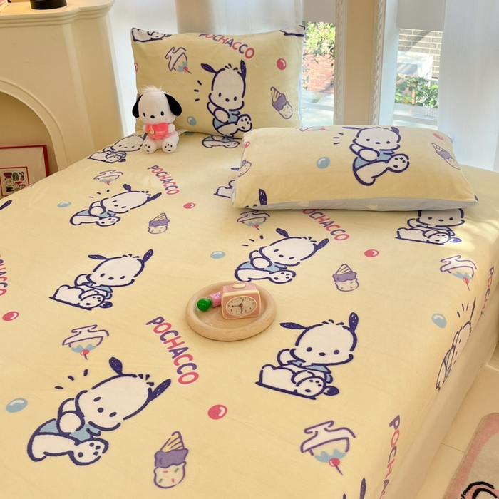 91家纺网 家纺一手货源 找家纺 博雅 2024新款三丽鸥牛奶绒小版床笠系列 牛奶绒小版-冰淇淋帕恰狗