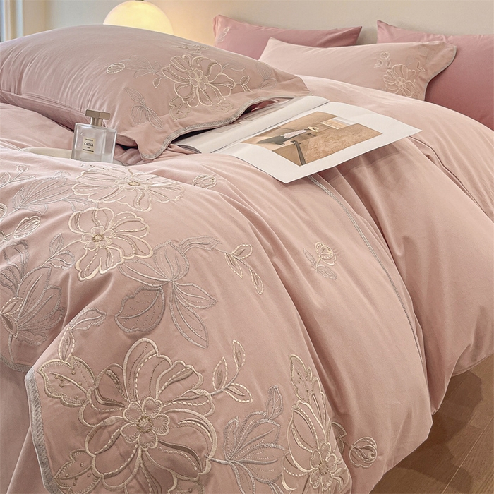 91家纺网 家纺一手货源 找家纺 艾莱家纺 2024新款A类新疆长绒棉加厚柔顺磨毛四件套-烂漫花开（风格二） 花开烂漫-玉豆沙