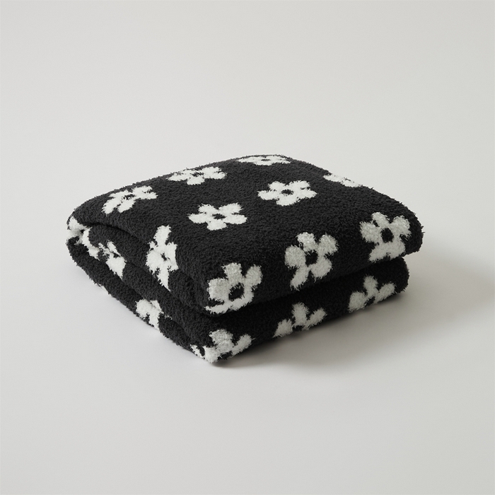 91家纺网 家纺一手货源 找家纺 暖绵绵家纺 2025新款半边绒清新甜美碎花多功能毯-普利朵 普利朵-碳灰色