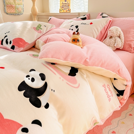 沐辰 2024新款高克重牛奶绒印花四件套 甜心熊猫