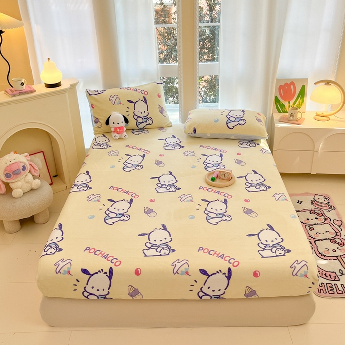 91家纺网 家纺一手货源 找家纺 博雅 2024新款三丽鸥牛奶绒小版床笠系列 牛奶绒小版-冰淇淋帕恰狗